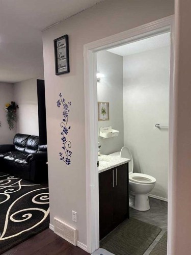 50 Tarawood Lane Ne, Calgary, AB - Indoor Photo Showing Bathroom
