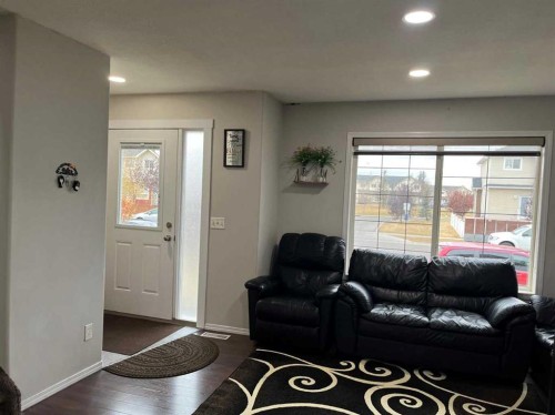 50 Tarawood Lane Ne, Calgary, AB - Indoor Photo Showing Living Room