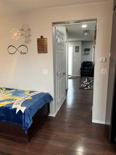 50 Tarawood Lane Ne, Calgary, AB - Indoor Photo Showing Bedroom