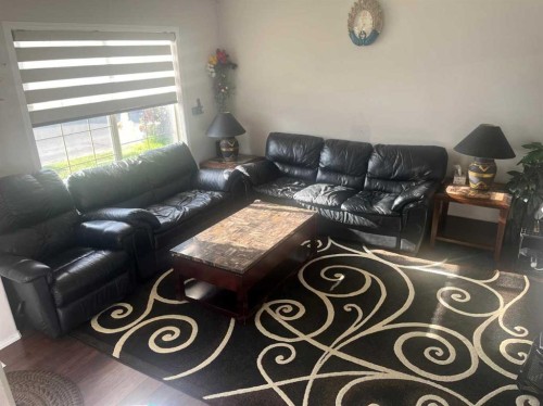 50 Tarawood Lane Ne, Calgary, AB - Indoor Photo Showing Living Room