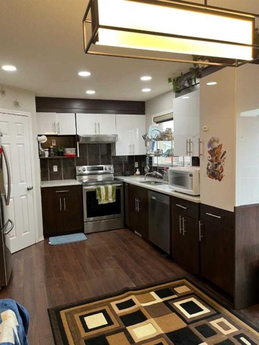 50 Tarawood Lane Ne, Calgary, AB - Indoor Photo Showing Kitchen