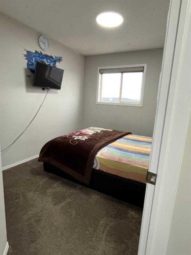 50 Tarawood Lane Ne, Calgary, AB - Indoor Photo Showing Bedroom