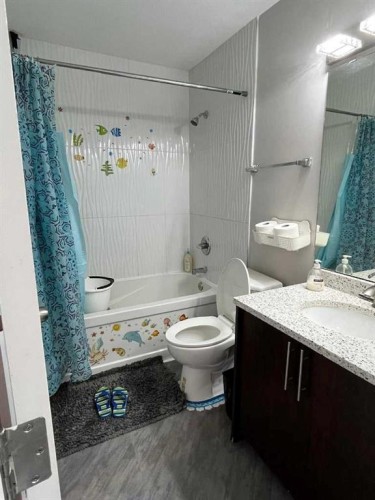 50 Tarawood Lane Ne, Calgary, AB - Indoor Photo Showing Bathroom