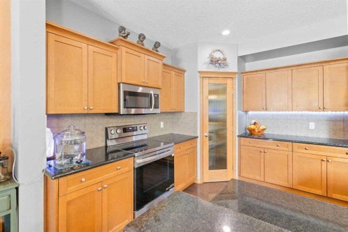 22 Westfall Drive, Okotoks, AB - Indoor Photo Showing Kitchen