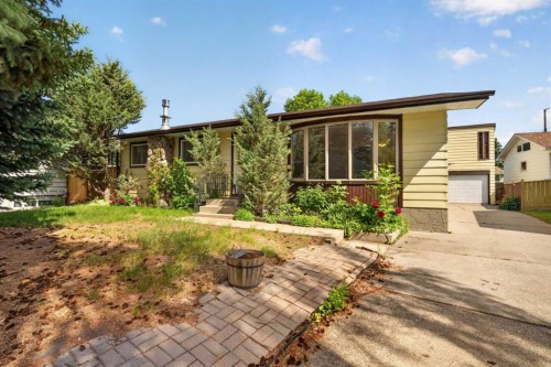 135 Huntcroft Way Ne, Calgary, AB - Outdoor