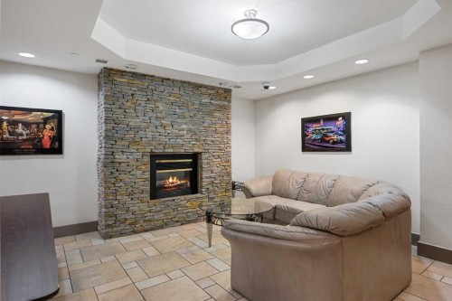 204-4603 Varsity Drive Nw, Calgary, AB 