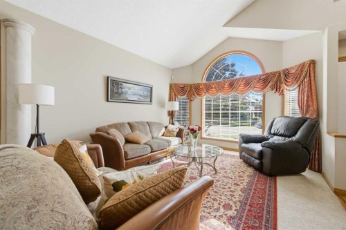 71 Woodpark Close Sw, Calgary, AB - Indoor Photo Showing Living Room