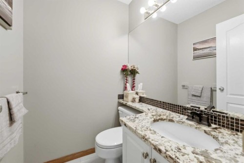 71 Woodpark Close Sw, Calgary, AB - Indoor Photo Showing Bathroom