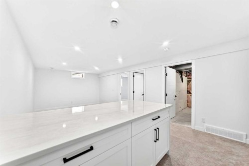 1204 Lake Sylvan Drive Se, Calgary, AB - Indoor