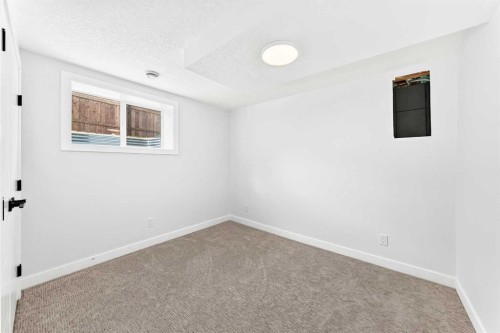 1204 Lake Sylvan Drive Se, Calgary, AB - Indoor Photo Showing Other Room