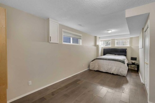44 Douglas Glen Crescent, Calgary, AB - Indoor Photo Showing Bedroom