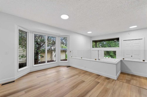 1091 Berkley Drive Nw, Calgary, AB - Indoor