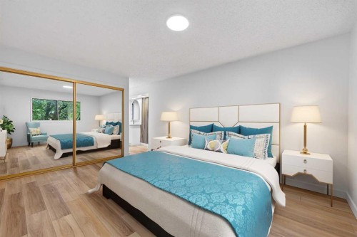 1091 Berkley Drive Nw, Calgary, AB - Indoor Photo Showing Bedroom