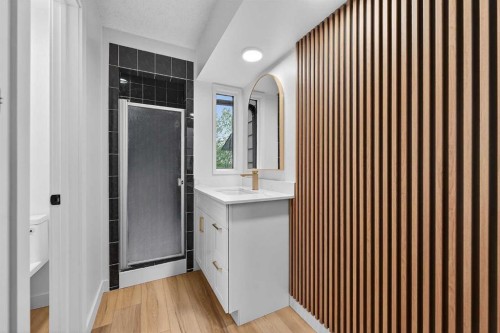 1091 Berkley Drive Nw, Calgary, AB - Indoor Photo Showing Other Room