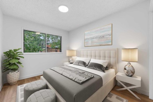 1091 Berkley Drive Nw, Calgary, AB - Indoor Photo Showing Bedroom