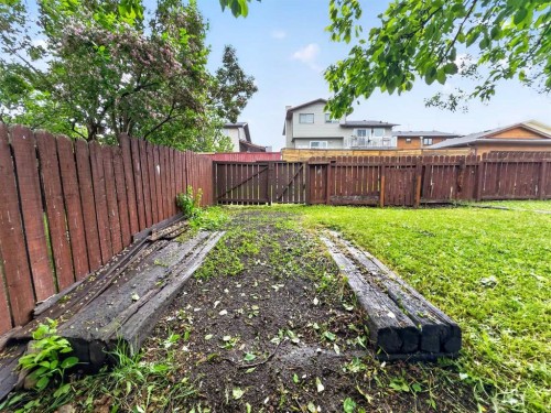 1091 Berkley Drive Nw, Calgary, AB - Outdoor