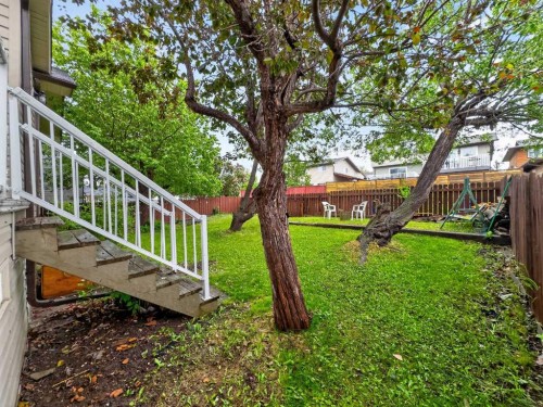 1091 Berkley Drive Nw, Calgary, AB - Outdoor