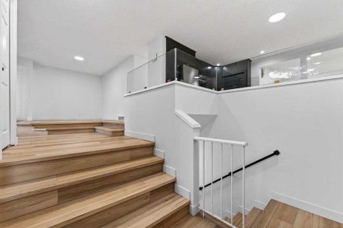 1091 Berkley Drive Nw, Calgary, AB - Indoor Photo Showing Other Room