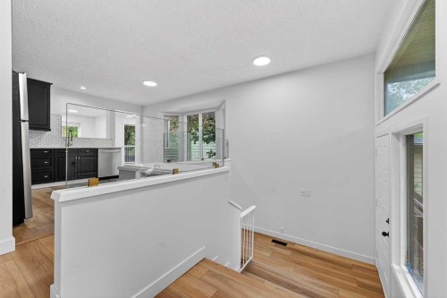 1091 Berkley Drive Nw, Calgary, AB - Indoor
