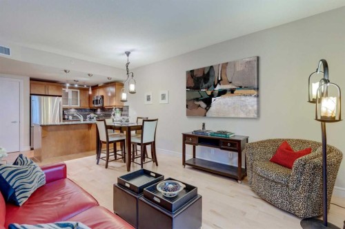 206-817 15 Avenue Sw, Calgary, AB - Indoor Photo Showing Living Room