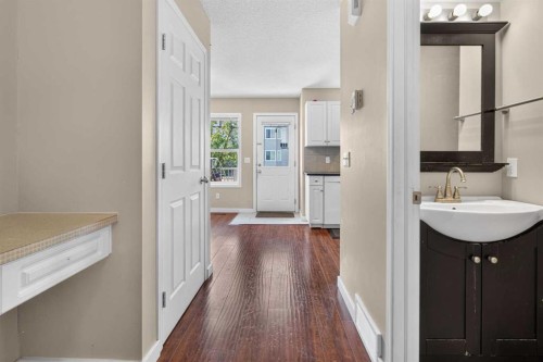 118 Royal Birch Villas Nw, Calgary, AB - Indoor Photo Showing Bathroom