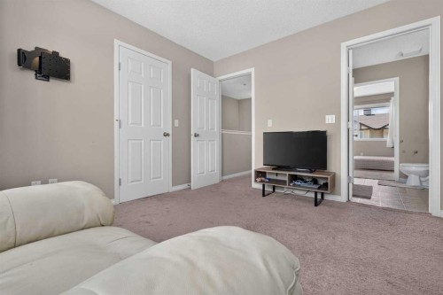118 Royal Birch Villas Nw, Calgary, AB - Indoor Photo Showing Bedroom