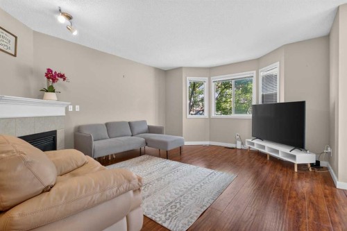 118 Royal Birch Villas Nw, Calgary, AB - Indoor Photo Showing Living Room