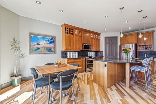 2033 Bowness Road Nw, Calgary, AB - Indoor