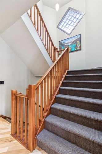 2033 Bowness Road Nw, Calgary, AB - Indoor Photo Showing Other Room