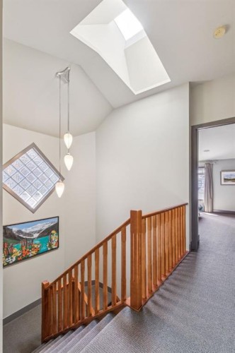 2033 Bowness Road Nw, Calgary, AB - Indoor Photo Showing Other Room