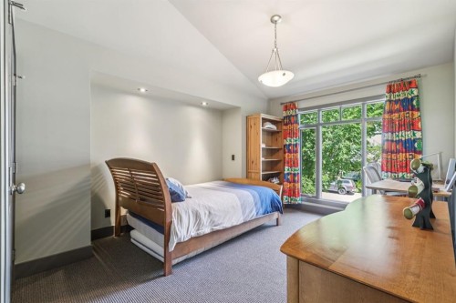 2033 Bowness Road Nw, Calgary, AB - Indoor Photo Showing Bedroom