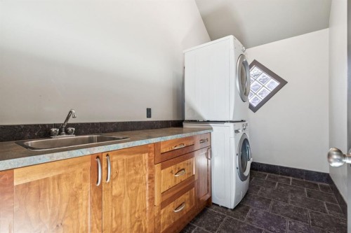 2033 Bowness Road Nw, Calgary, AB - Indoor Photo Showing Laundry Room