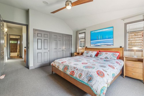 2033 Bowness Road Nw, Calgary, AB - Indoor Photo Showing Bedroom
