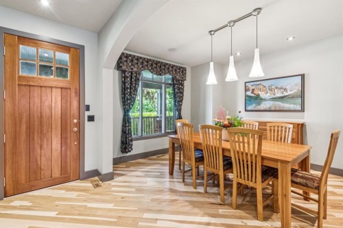 2033 Bowness Road Nw, Calgary, AB - Indoor Photo Showing Dining Room