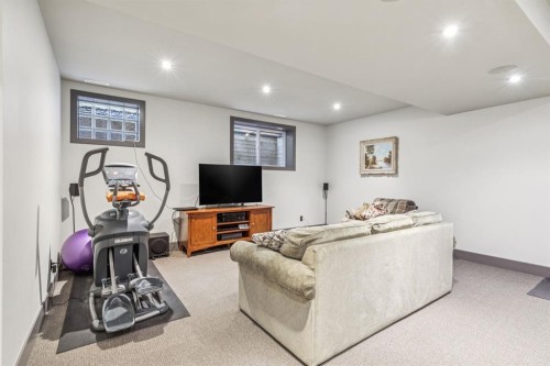 2033 Bowness Road Nw, Calgary, AB - Indoor
