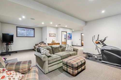2033 Bowness Road Nw, Calgary, AB - Indoor