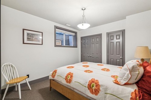 2033 Bowness Road Nw, Calgary, AB - Indoor Photo Showing Bedroom
