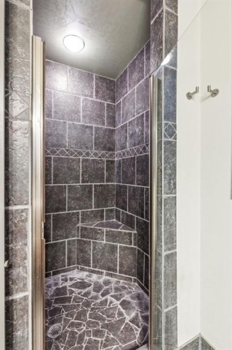 2033 Bowness Road Nw, Calgary, AB - Indoor