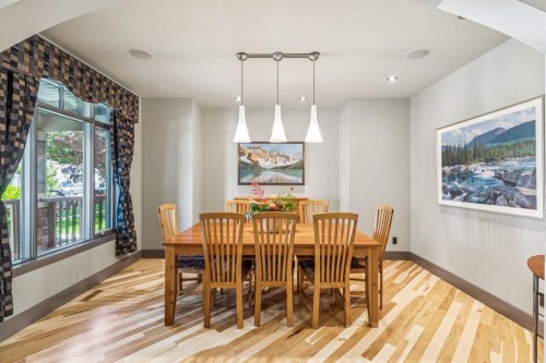 2033 Bowness Road Nw, Calgary, AB - Indoor Photo Showing Dining Room