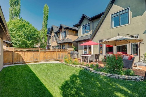 2033 Bowness Road Nw, Calgary, AB - Outdoor