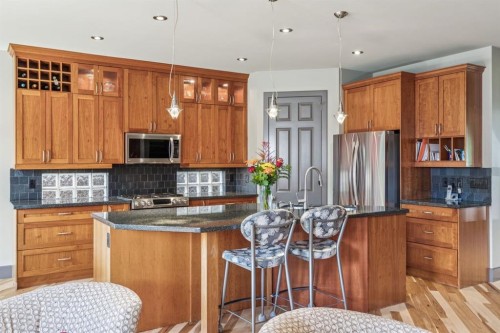 2033 Bowness Road Nw, Calgary, AB - Indoor Photo Showing Kitchen