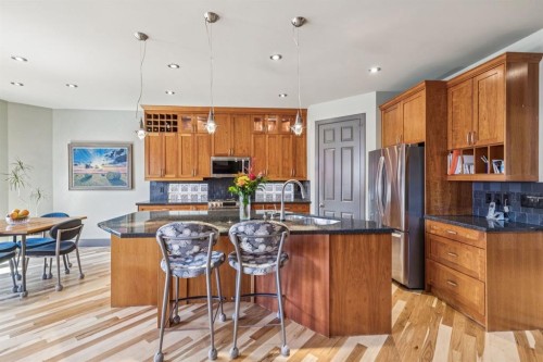 2033 Bowness Road Nw, Calgary, AB - Indoor Photo Showing Kitchen