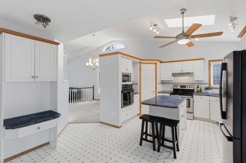 58 Mountain Park Drive Se, Calgary, AB - Indoor Photo Showing Kitchen