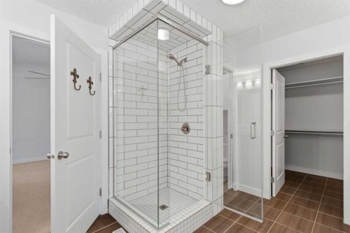 58 Mountain Park Drive Se, Calgary, AB - Indoor Photo Showing Bathroom