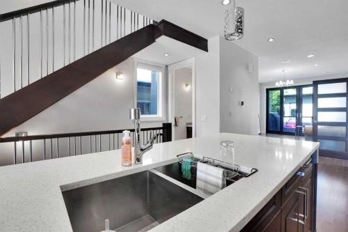 1018 20 Avenue Se, Calgary, AB - Indoor Photo Showing Kitchen With Double Sink