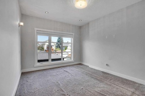1018 20 Avenue Se, Calgary, AB - Indoor Photo Showing Other Room