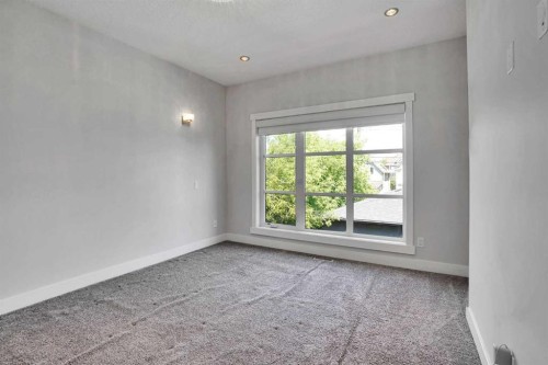 1018 20 Avenue Se, Calgary, AB - Indoor Photo Showing Other Room