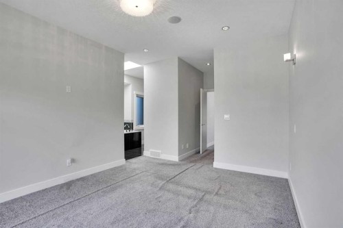 1018 20 Avenue Se, Calgary, AB - Indoor Photo Showing Other Room