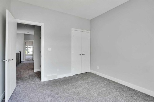 1018 20 Avenue Se, Calgary, AB - Indoor Photo Showing Other Room
