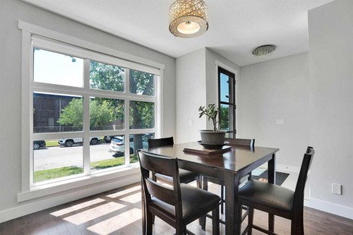 1018 20 Avenue Se, Calgary, AB - Indoor Photo Showing Dining Room